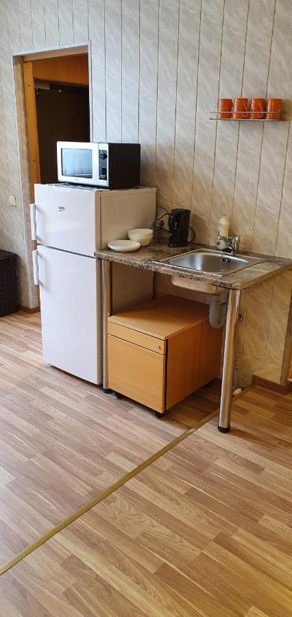 Maenniku Jk Hostel Tallinn Bagian luar foto
